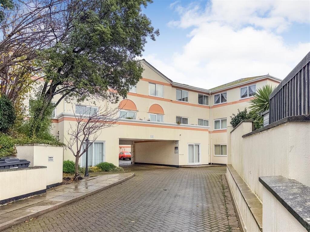 Freehold &amp; Flat 3 Dawes Court, Fisher Street, Paig