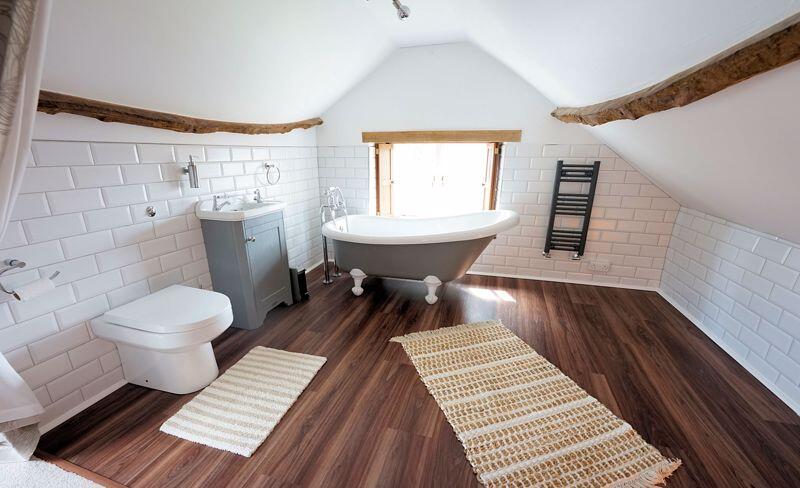 Open plan en suite