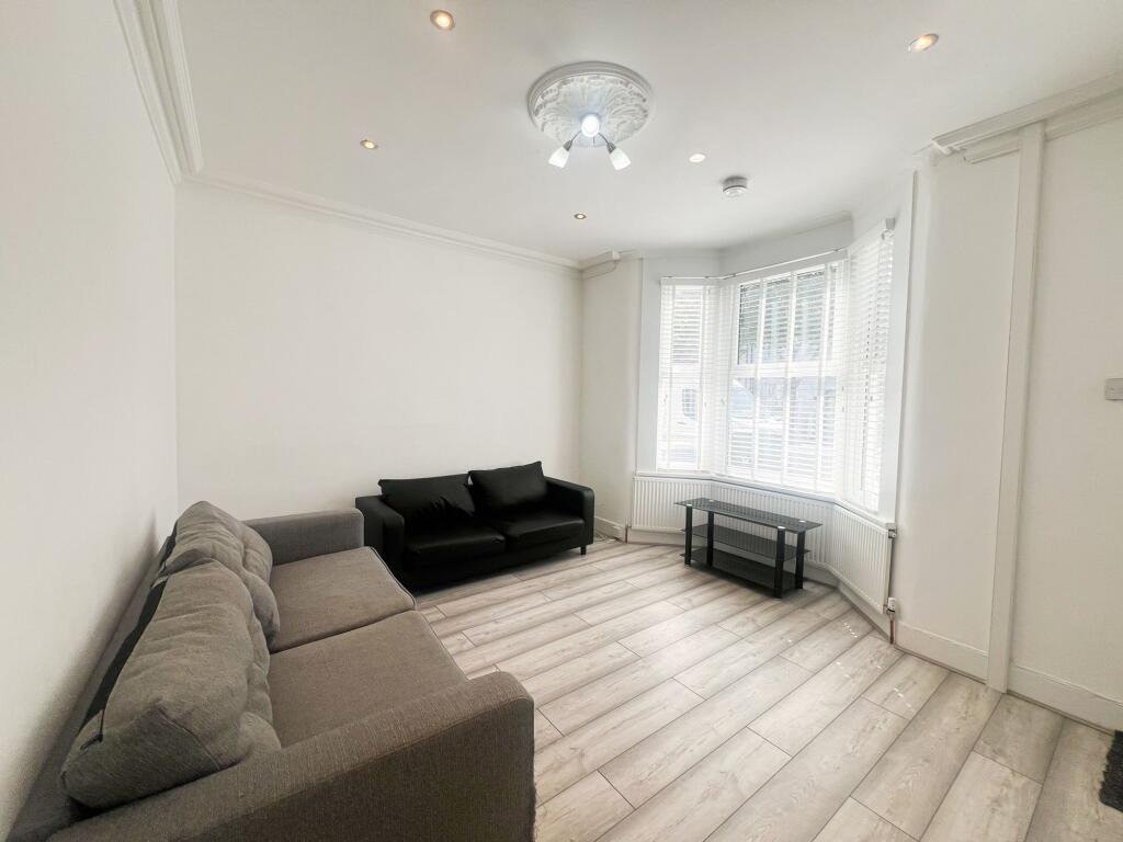 Belmont Park Rd E10