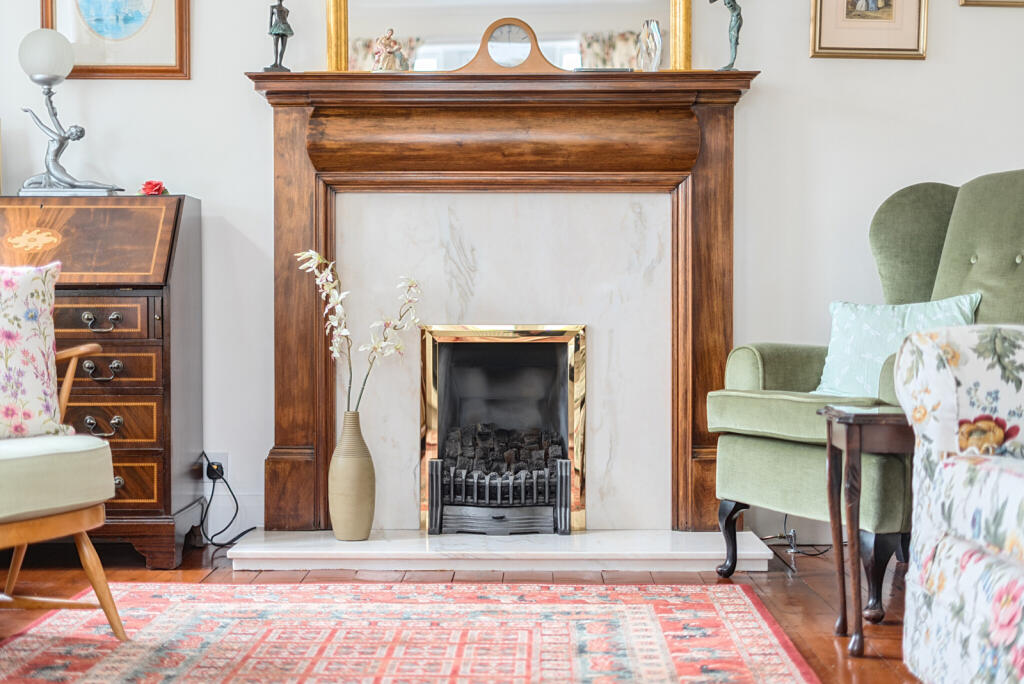 1295486-23-682f3a...