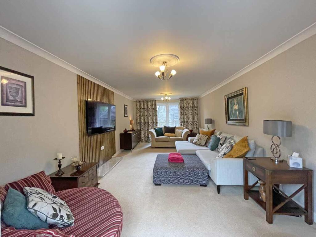 Temeraire Road 2 - Lounge Front 2.jpg