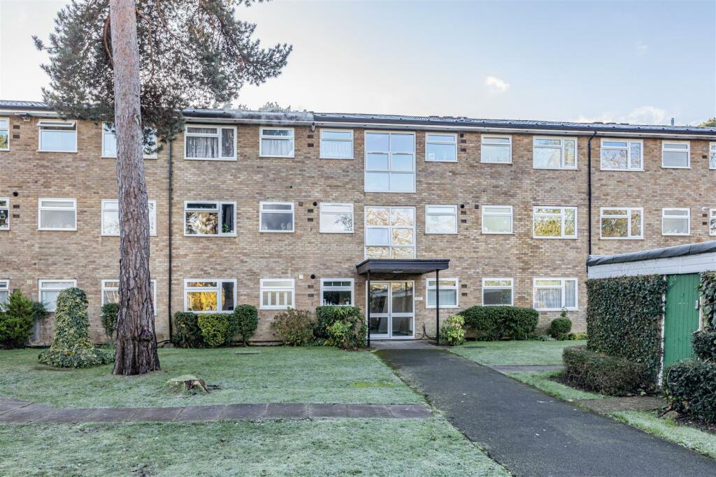 10 Brockley Combe, Weybridge, KT13 9QB - 13.jpg