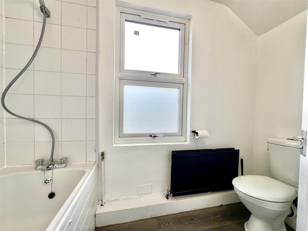 Family Bathroom/ WC