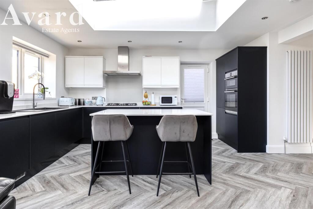 Millcroft Avenue, 5-013.jpg