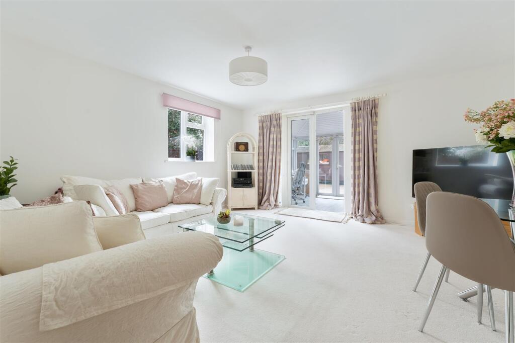 1 Milburn Close-12.jpg