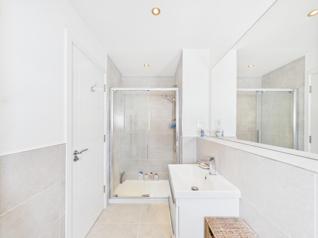 CAM03185G0-PR0104-STILL015