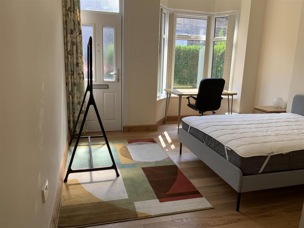Downstairs Bedroom 1.JPG