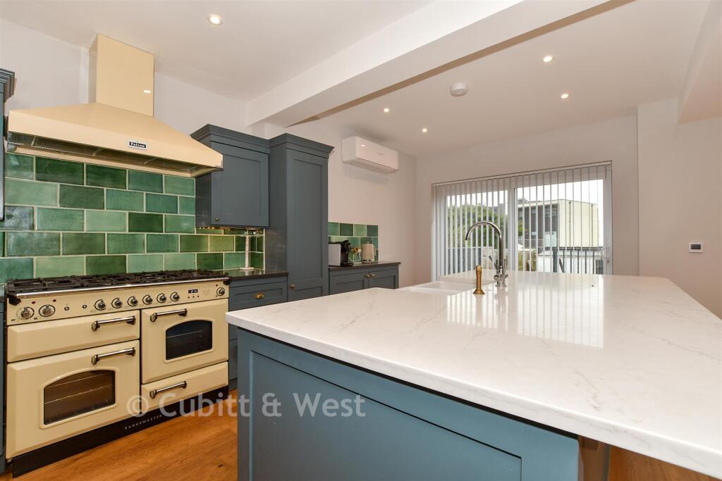 Lounge/Kitchen