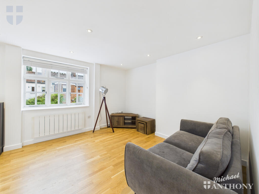 CAM03852G0-PR0362-STILL009