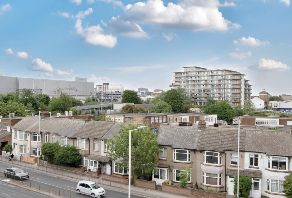 1295610-3-682f6a2...