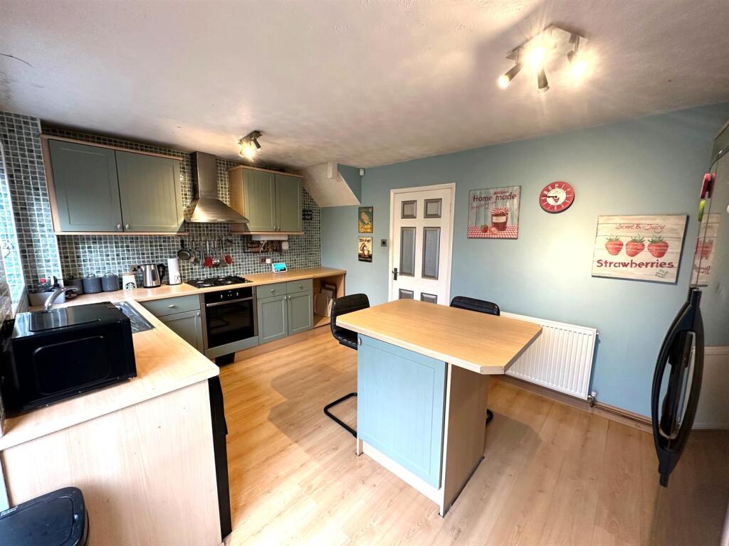 kitchen 2.jpg