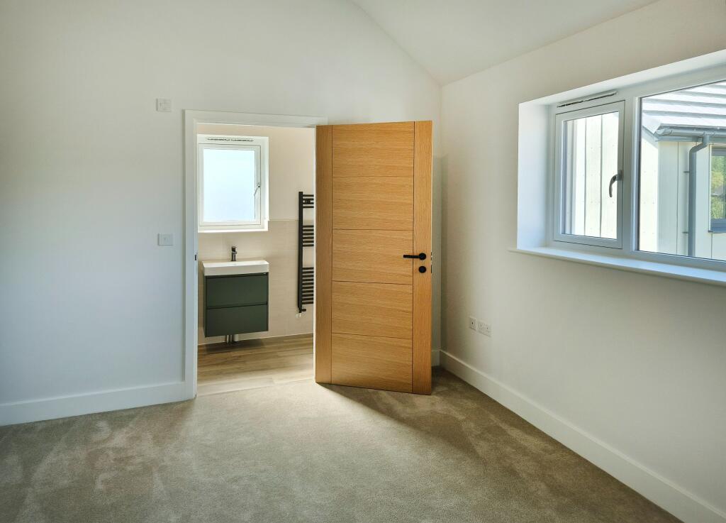 First Floor Master Bedroom with En Suite
