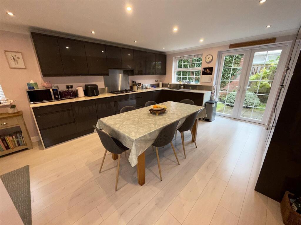 KITCHEN/ DINER/ FAMILY ROOM