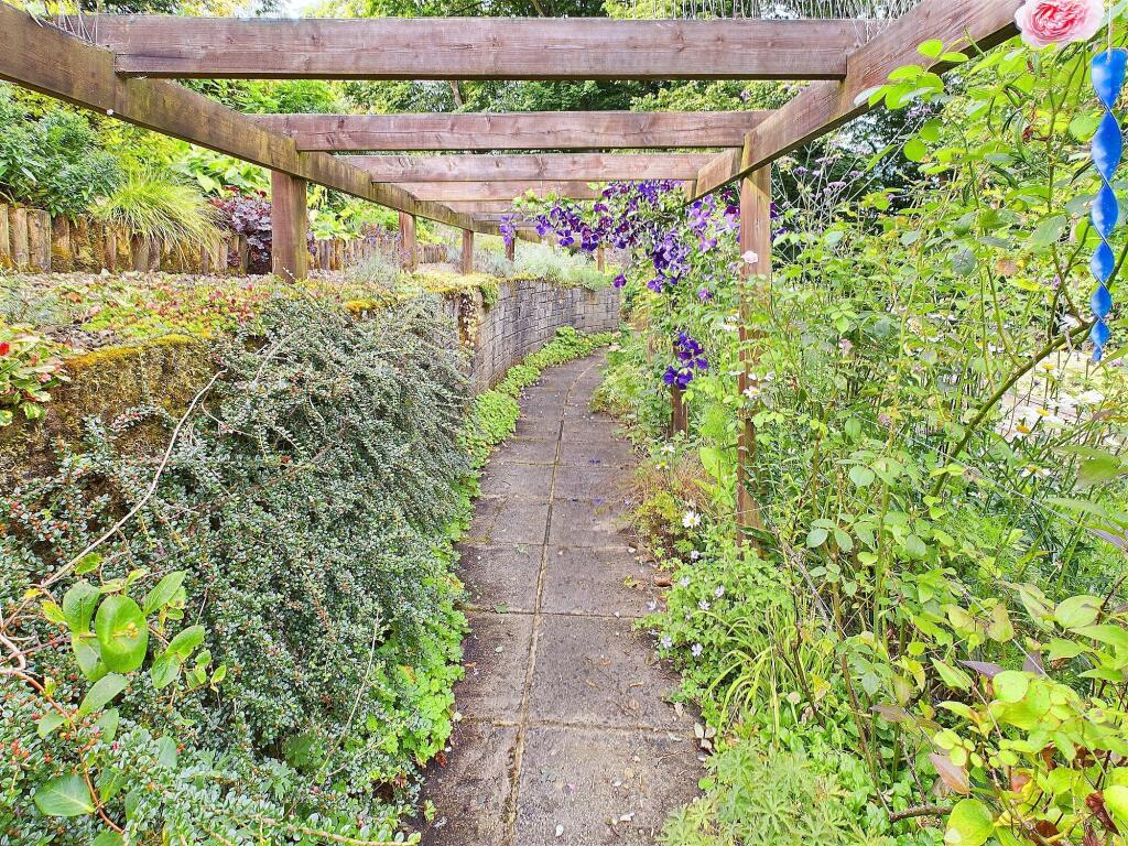 CAM04201G0-PR0009-STILL003