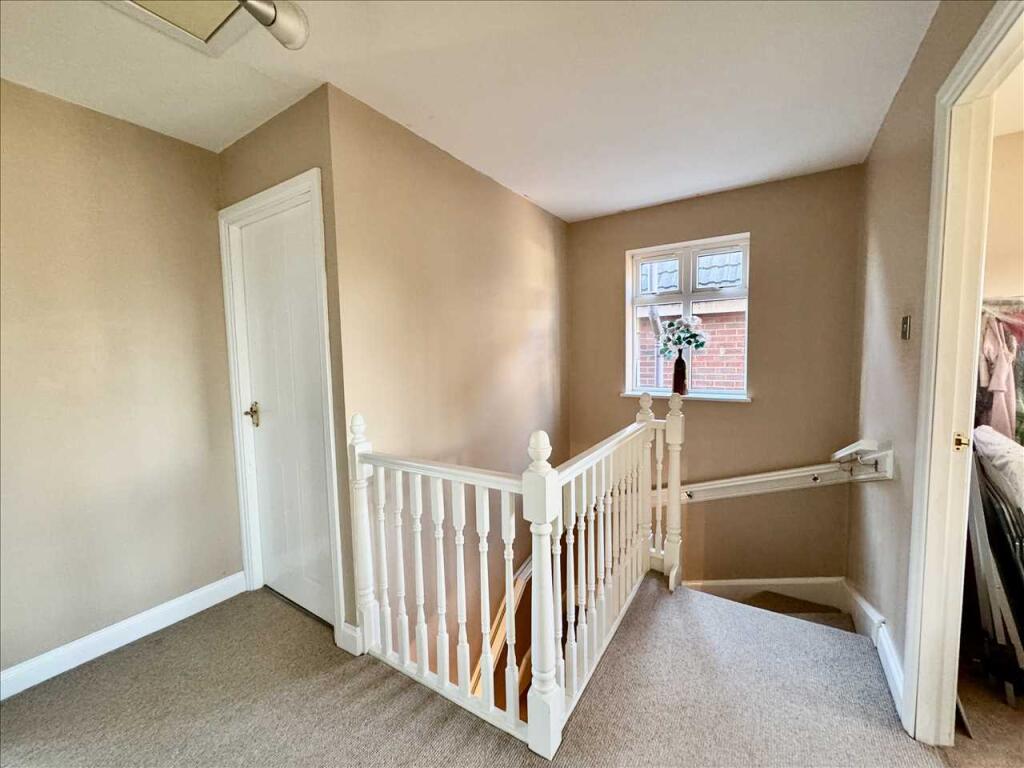 FIRST FLOOR LANDING