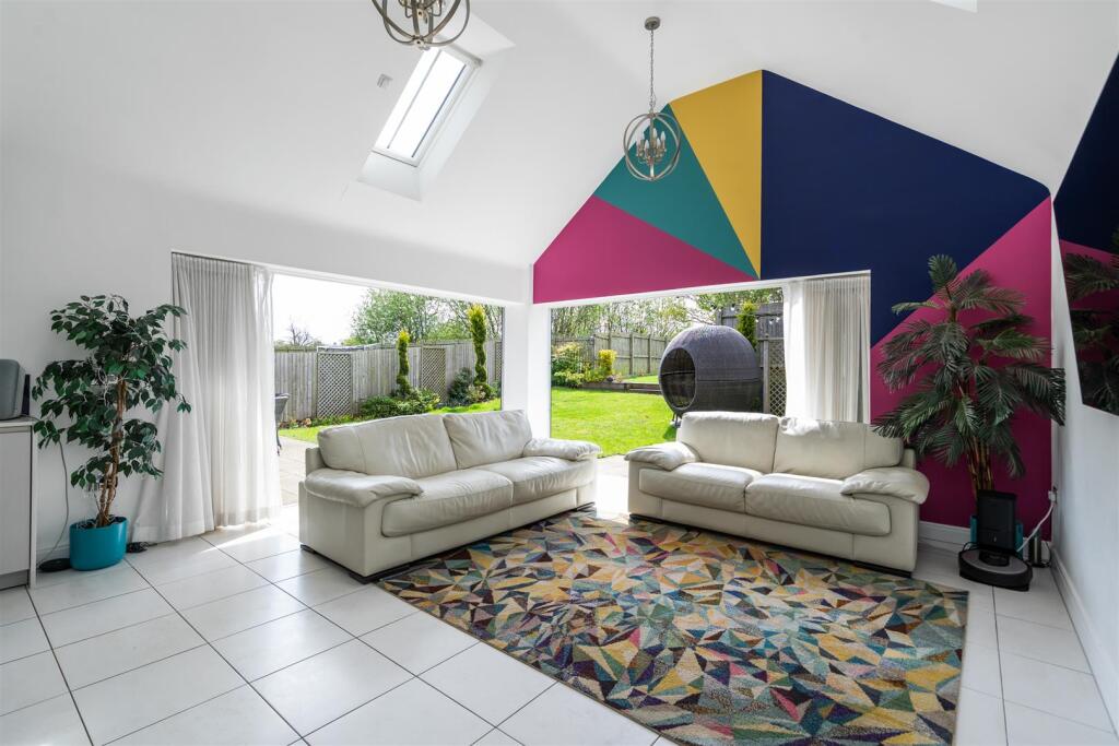 9 Aylesbury Court_23.jpg
