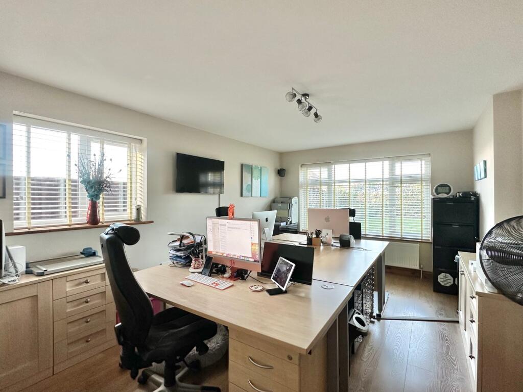 Bedroom 4/office