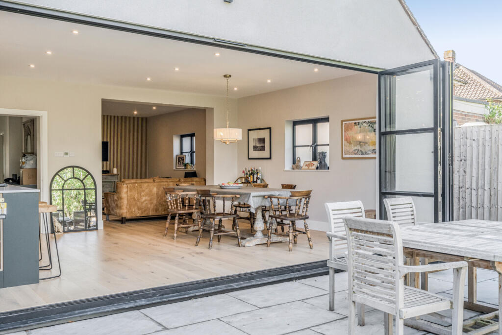 1350083-7-68c009d...