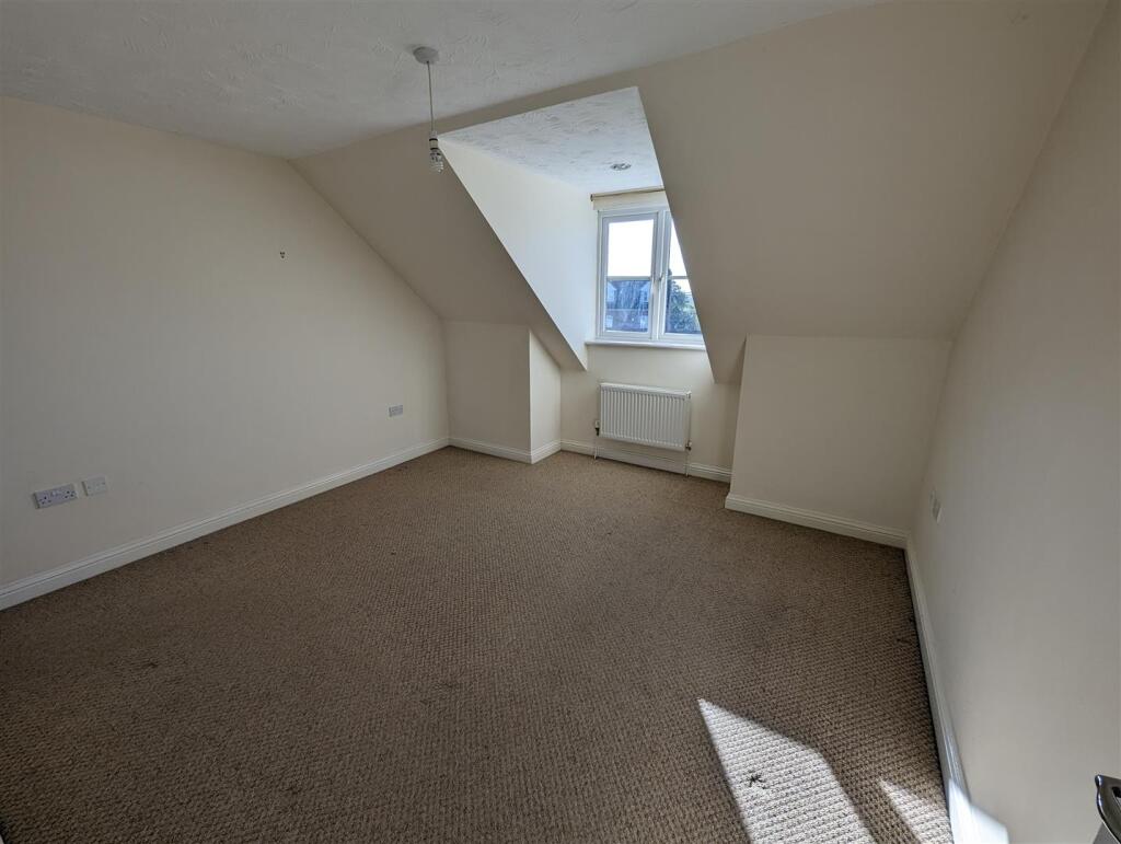 Main Bedroom 2.jpg