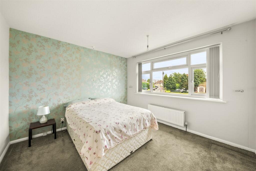 Bed 1.jpg