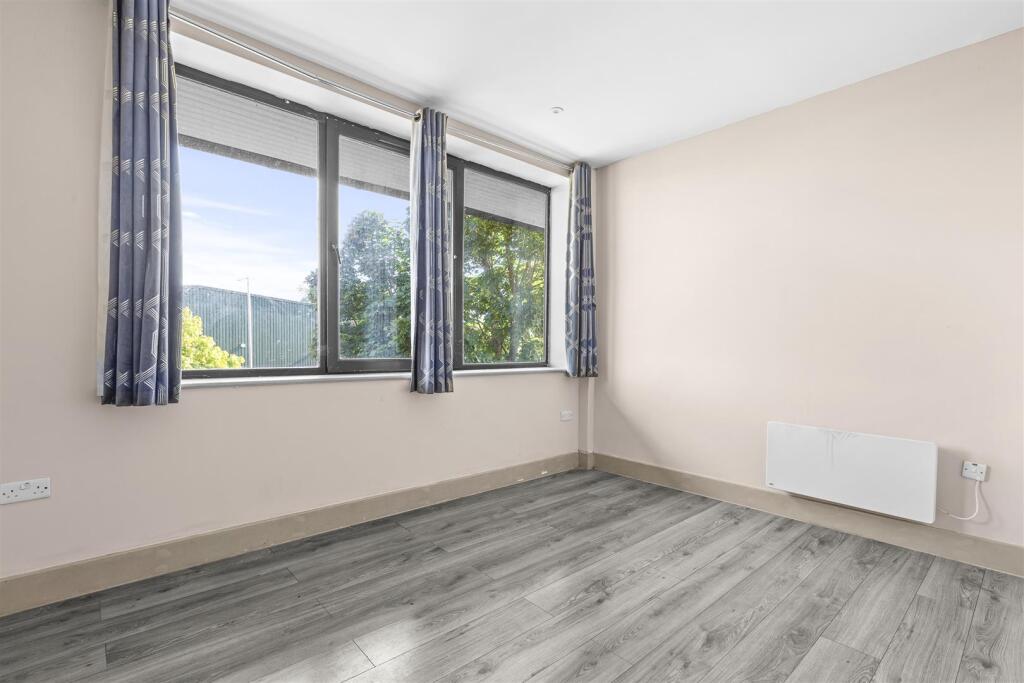 Flat 41 Cube House, HP22 5TB-1.jpg