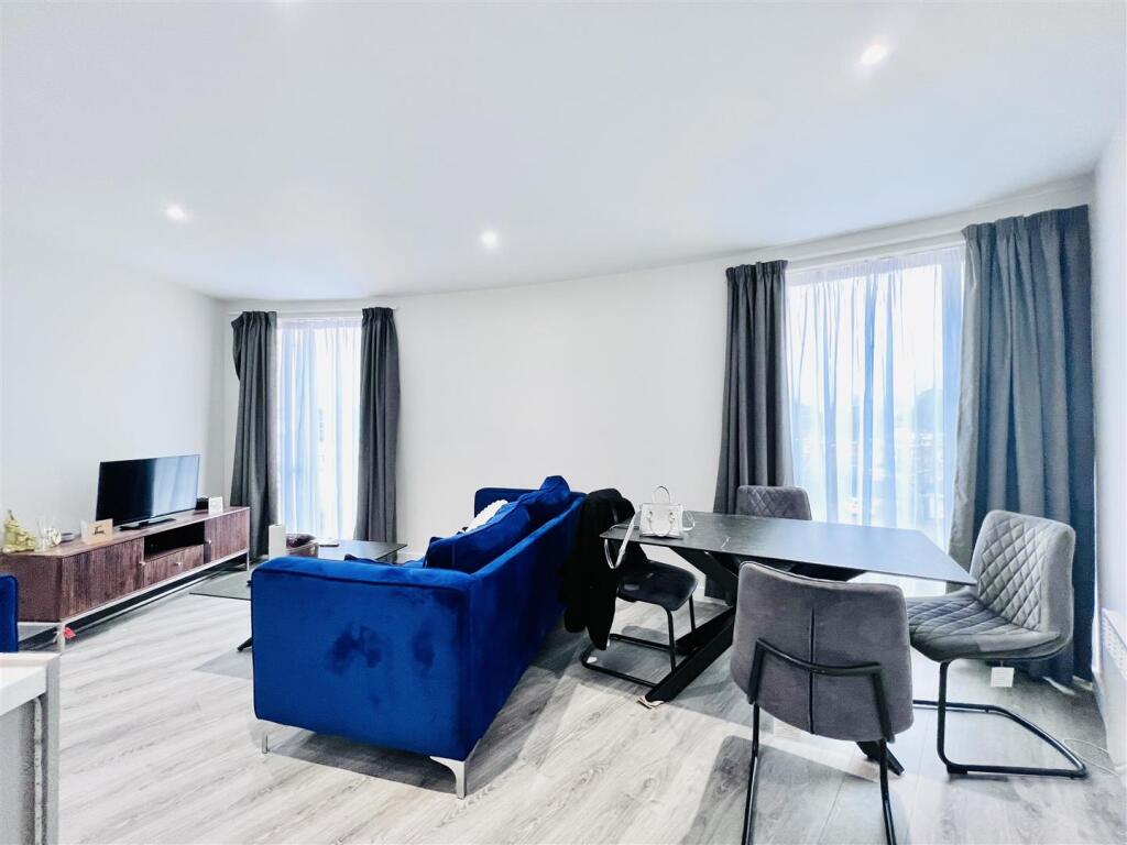 Living/Dining Area