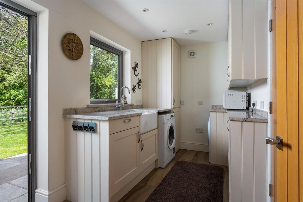 47 - The Bee Garden - GL7 5JF - Web.jpg