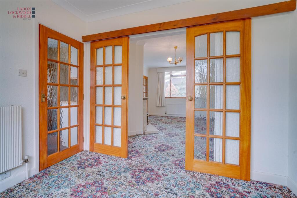 Dining room 1.1.jpg