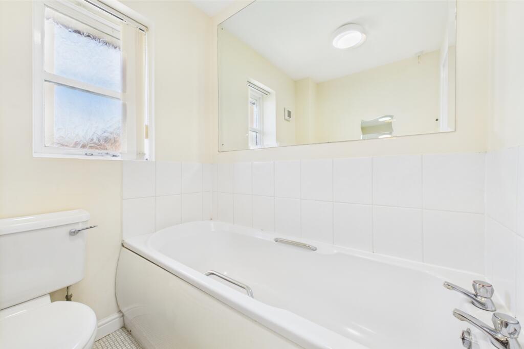 CAM03162G0-PR0252-STILL017