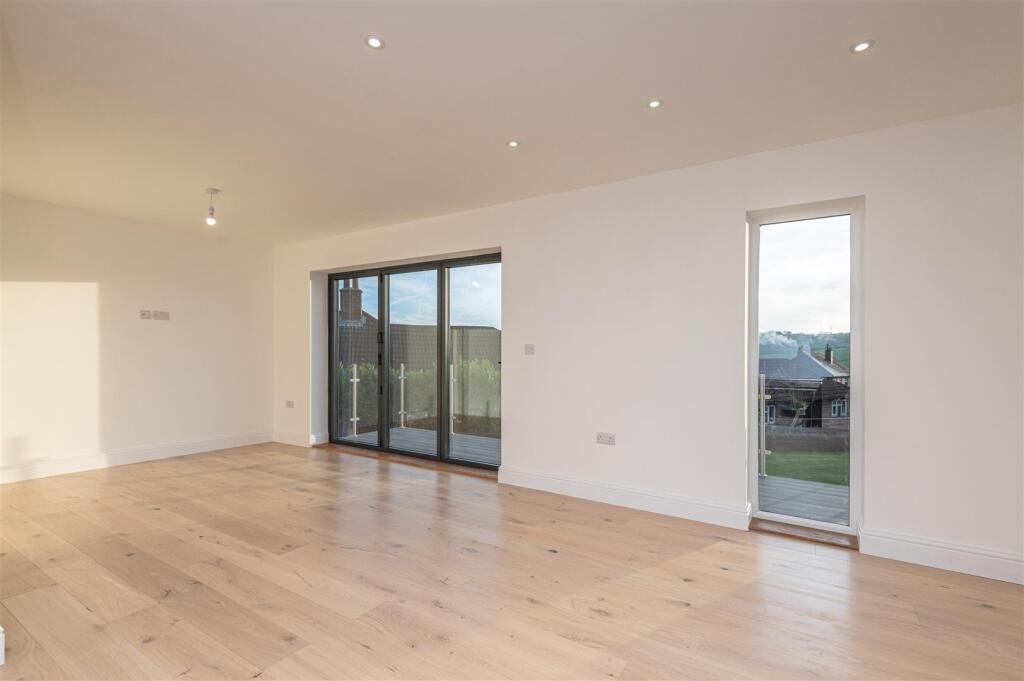 34 - 99B Knowl Road WF14 9RQ.jpg