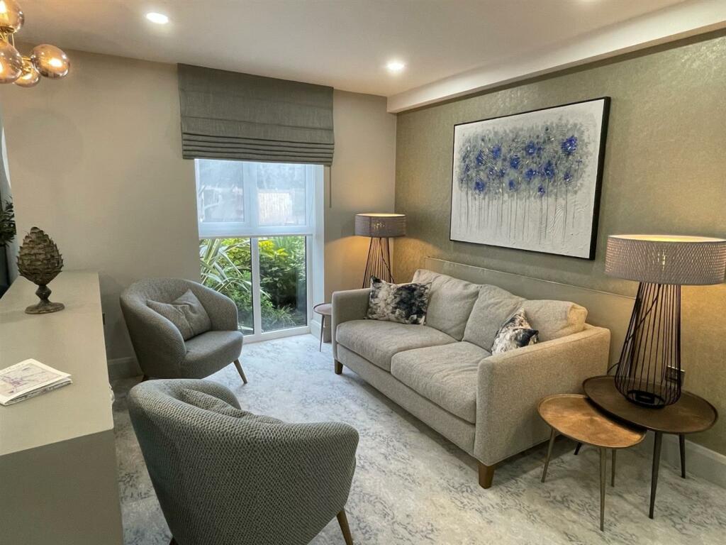 Communal Lounge...jpg