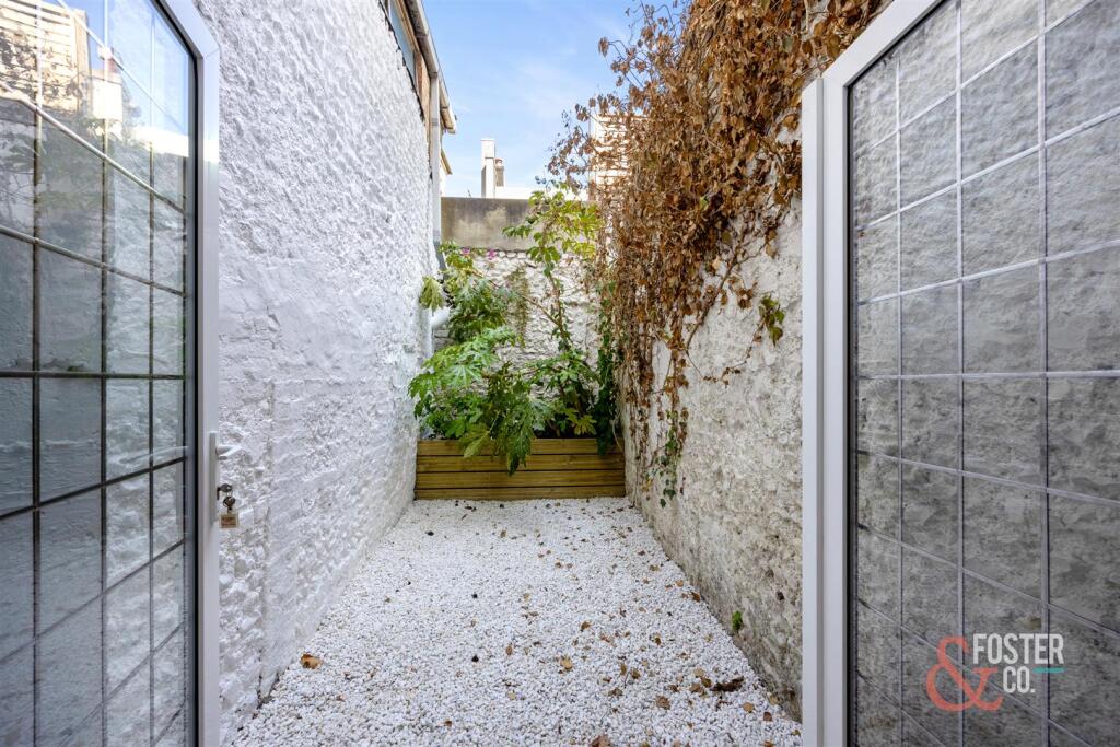 Upper Gardner Street_24-014.jpg