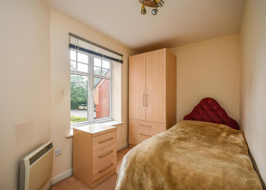 37 Pennant Court-Bedroom 2.jpg
