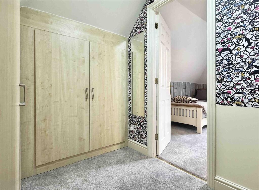 Dressing Area To Bed 3.jpg