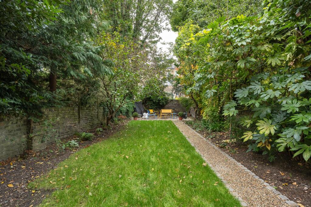 Navarino Road E8