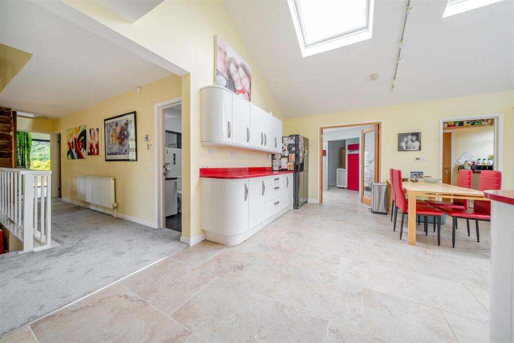 12 Bricketts lane. Flore