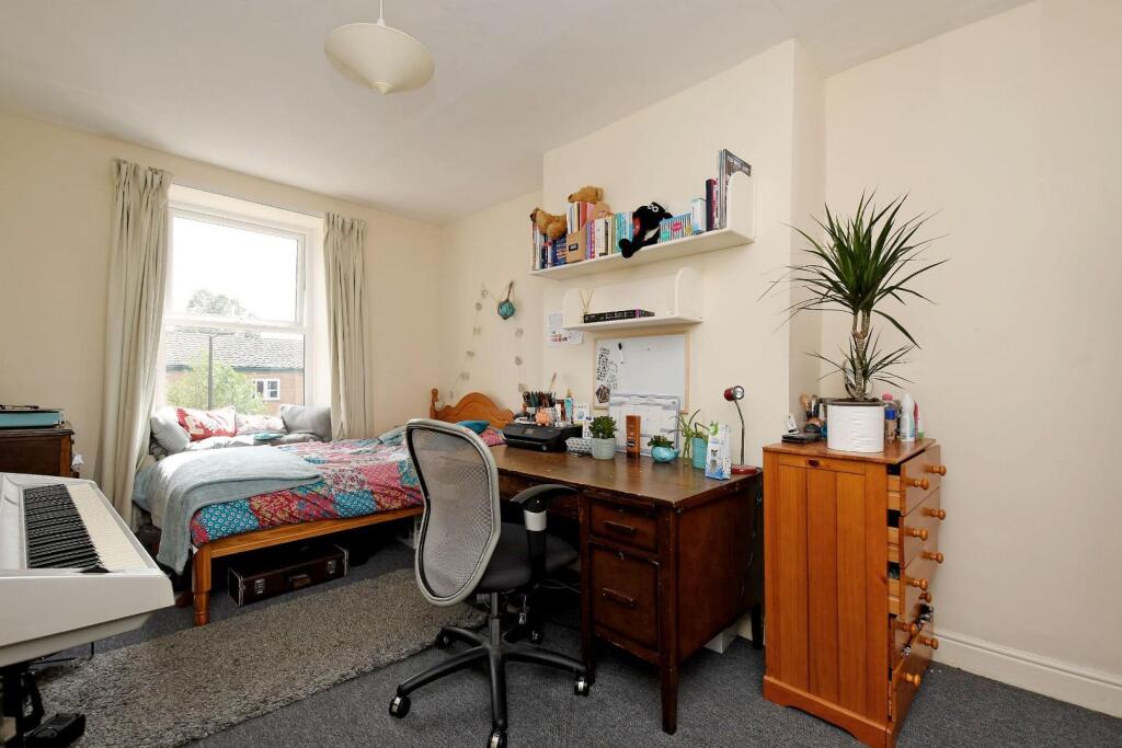 492 Crookesmoor Road, bedroom 2.jpg