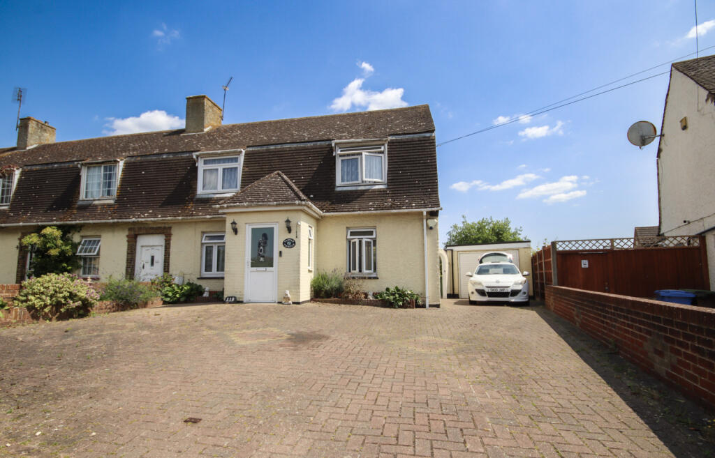 3 Bedroom Semi Detached house, Off road Parking, 
