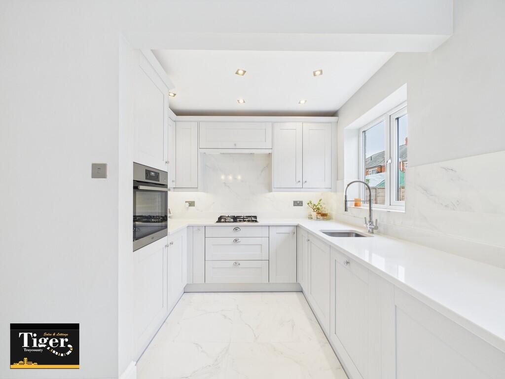 CAM02176G0-PR0551...