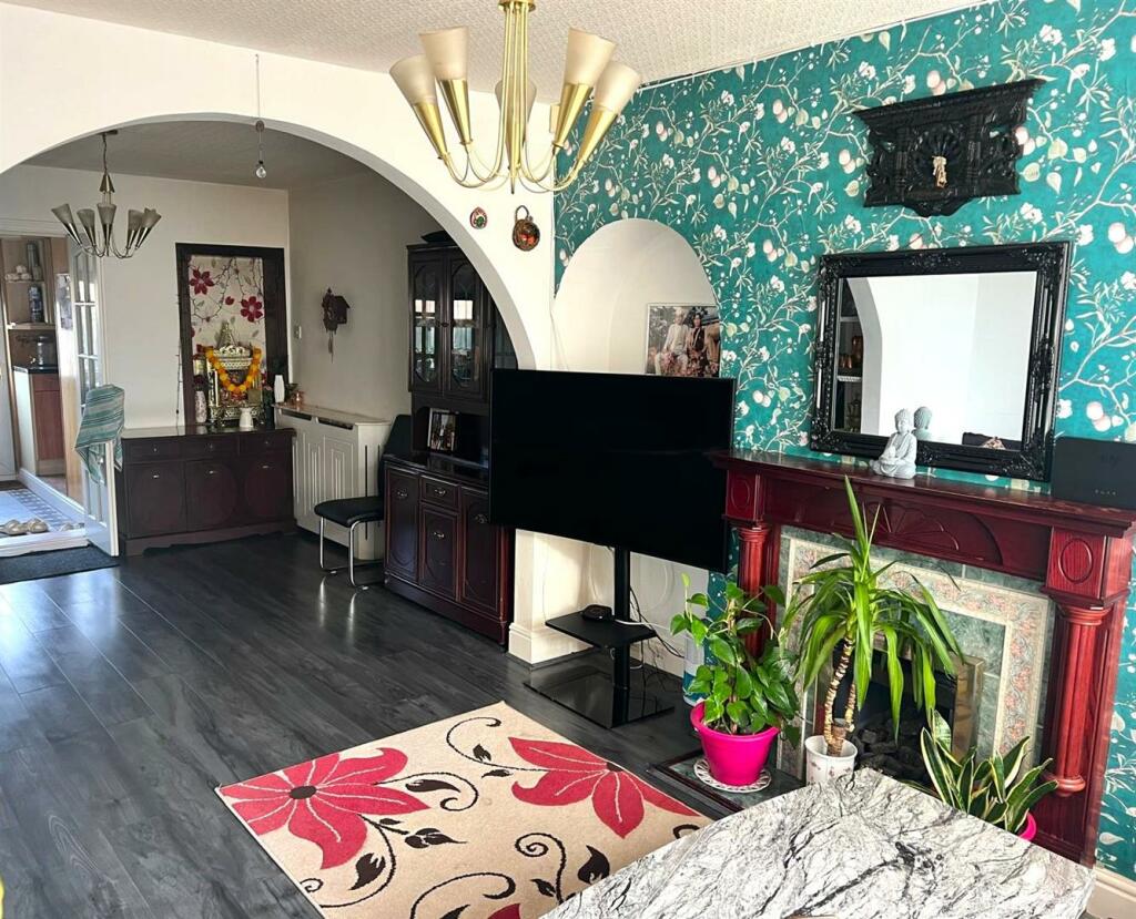 Yule Road, Wyken - Lounge.jpg