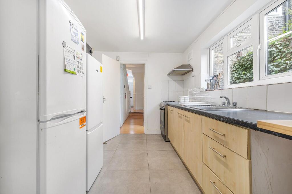Kitchen (2).JPG