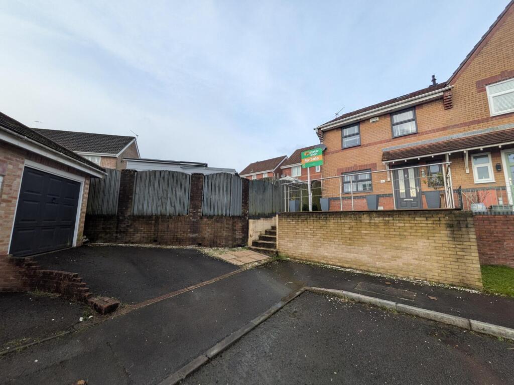 Elm Wood Drive, Tonyrefail, Porth