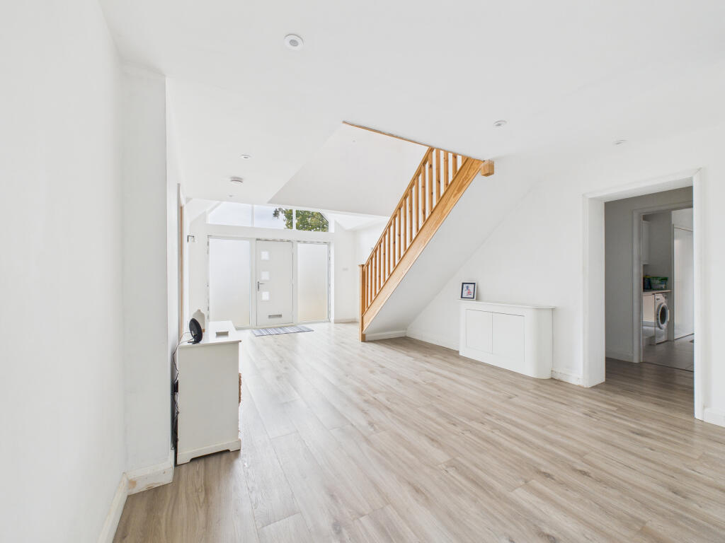 CAM01984G0-PR0530-STILL011