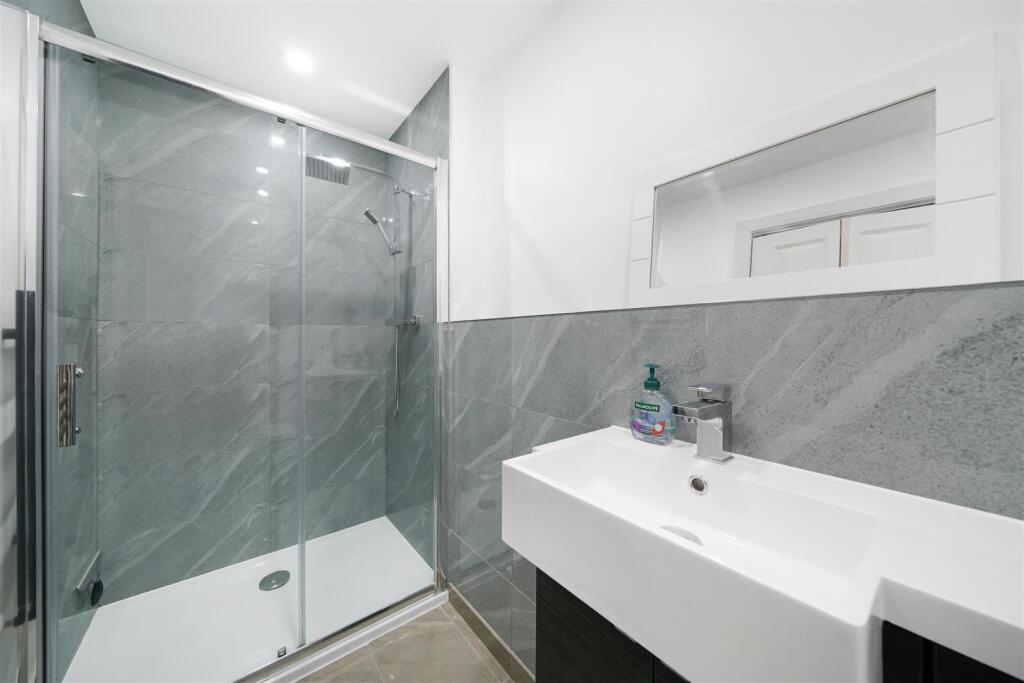 Banstead Road - MojyJMy5Wes5onw5SIsW.jpg