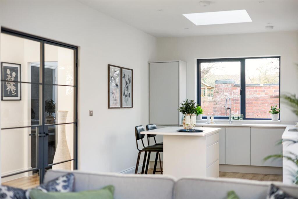 88075_32 Carlton Street (10).jpg