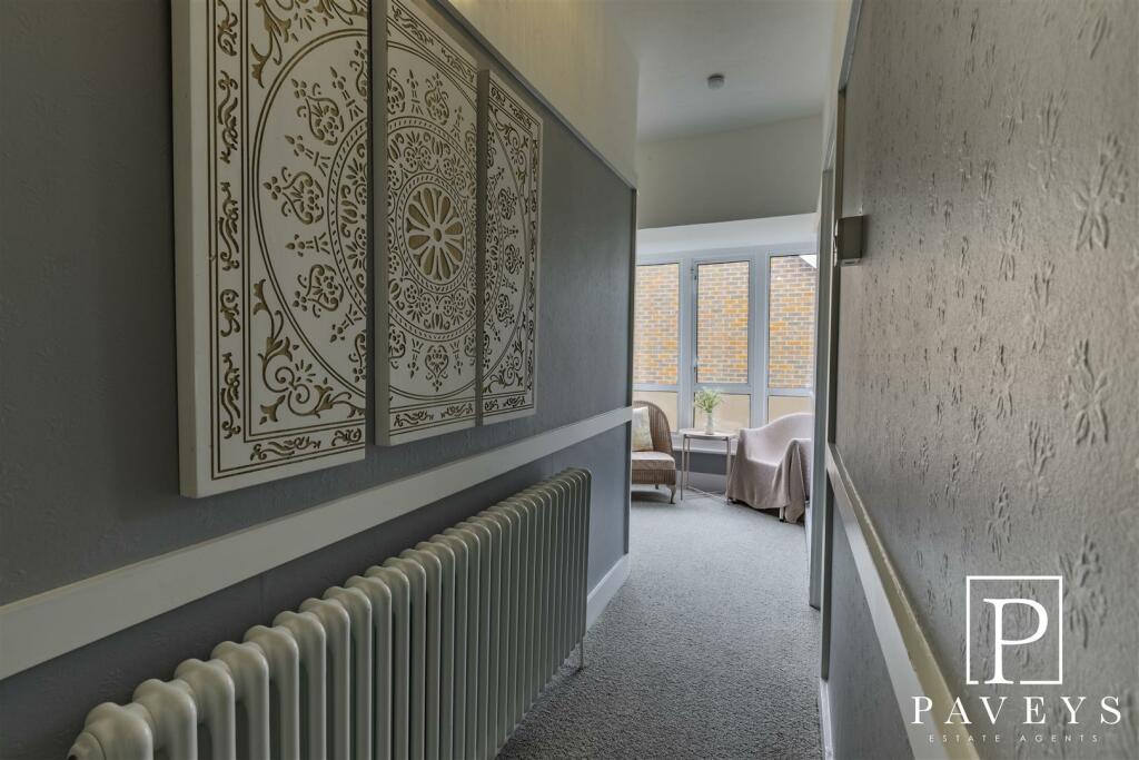 FIRST FLOOR LANDING