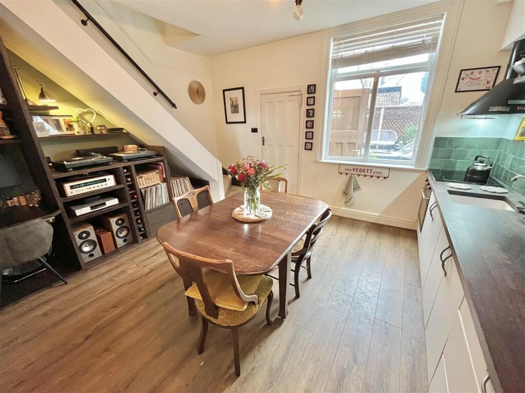Dining Kitchen Aspect 3