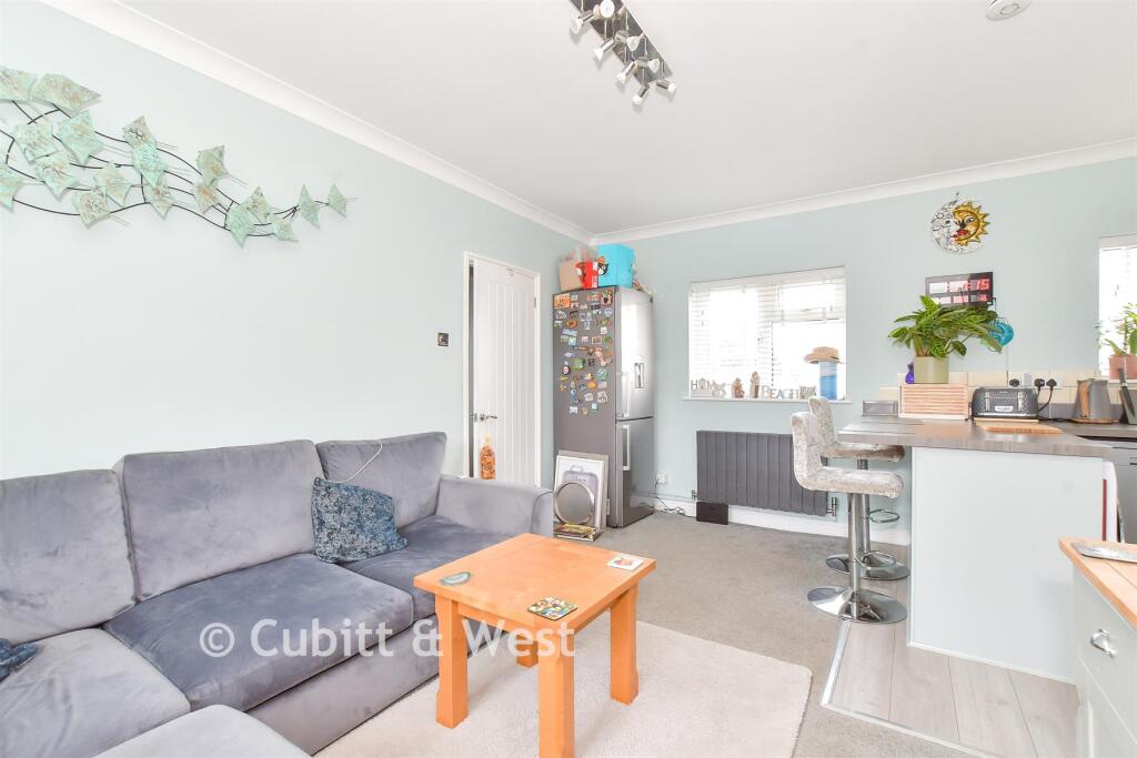 Lounge/ Kitchen