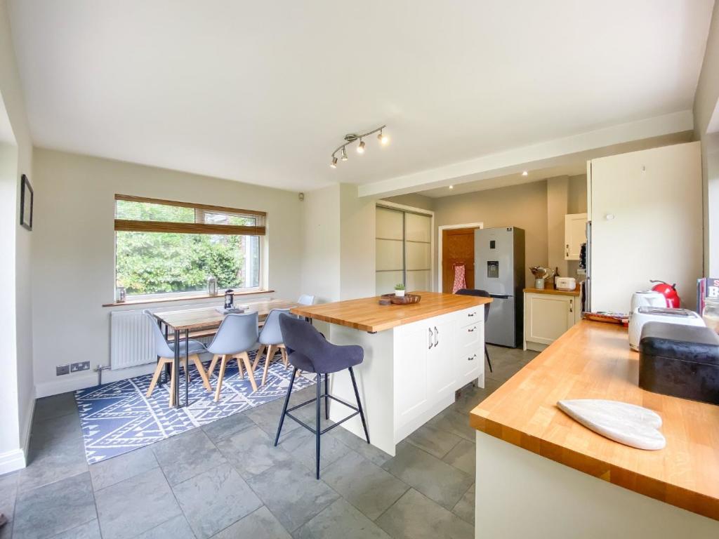 Breakfast Kitchen Aspect 2