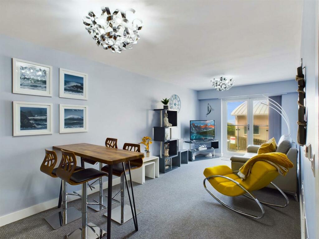 Dining room/kitchen/lounge